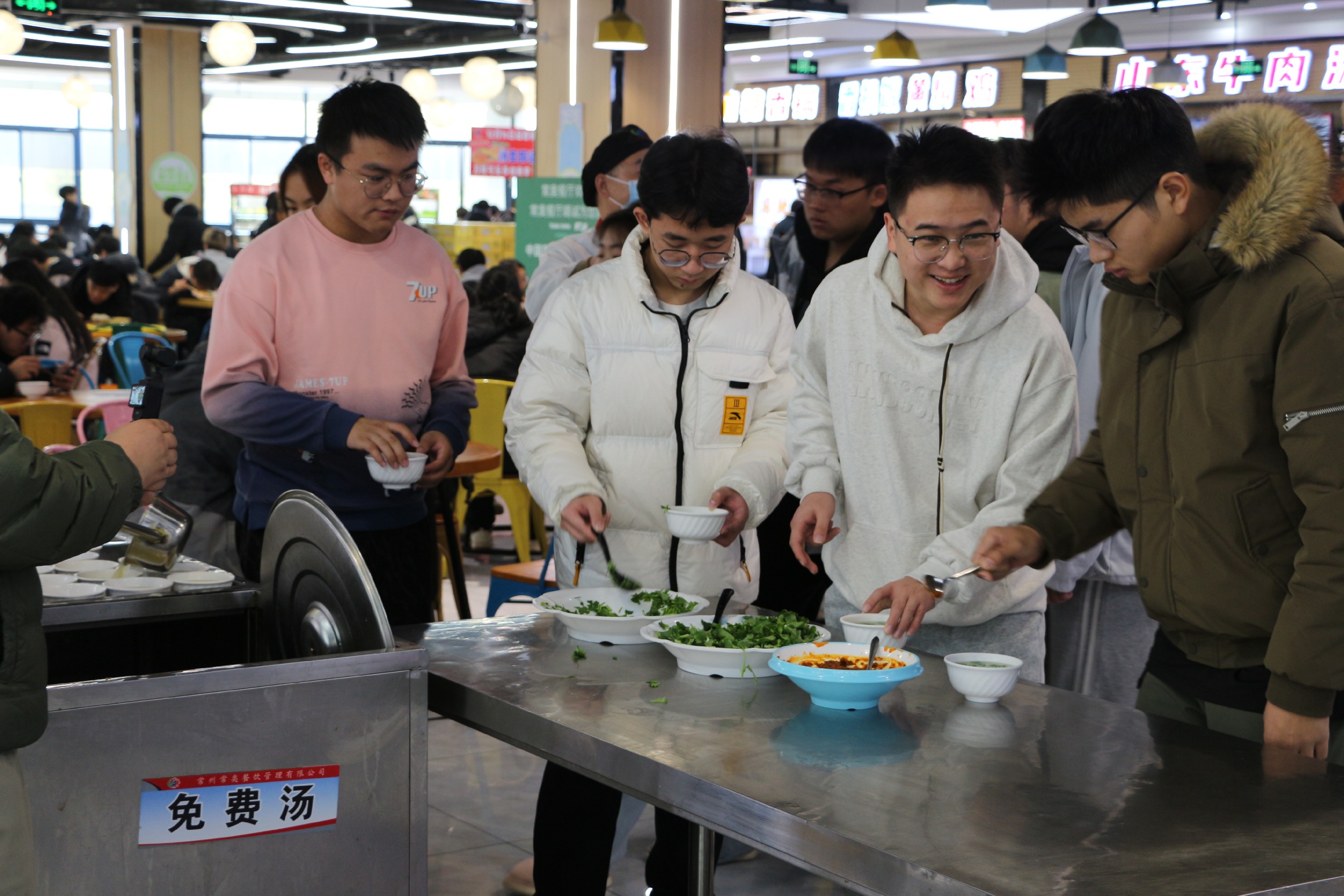 冬至将至温情浓，常奥餐饮暖校园